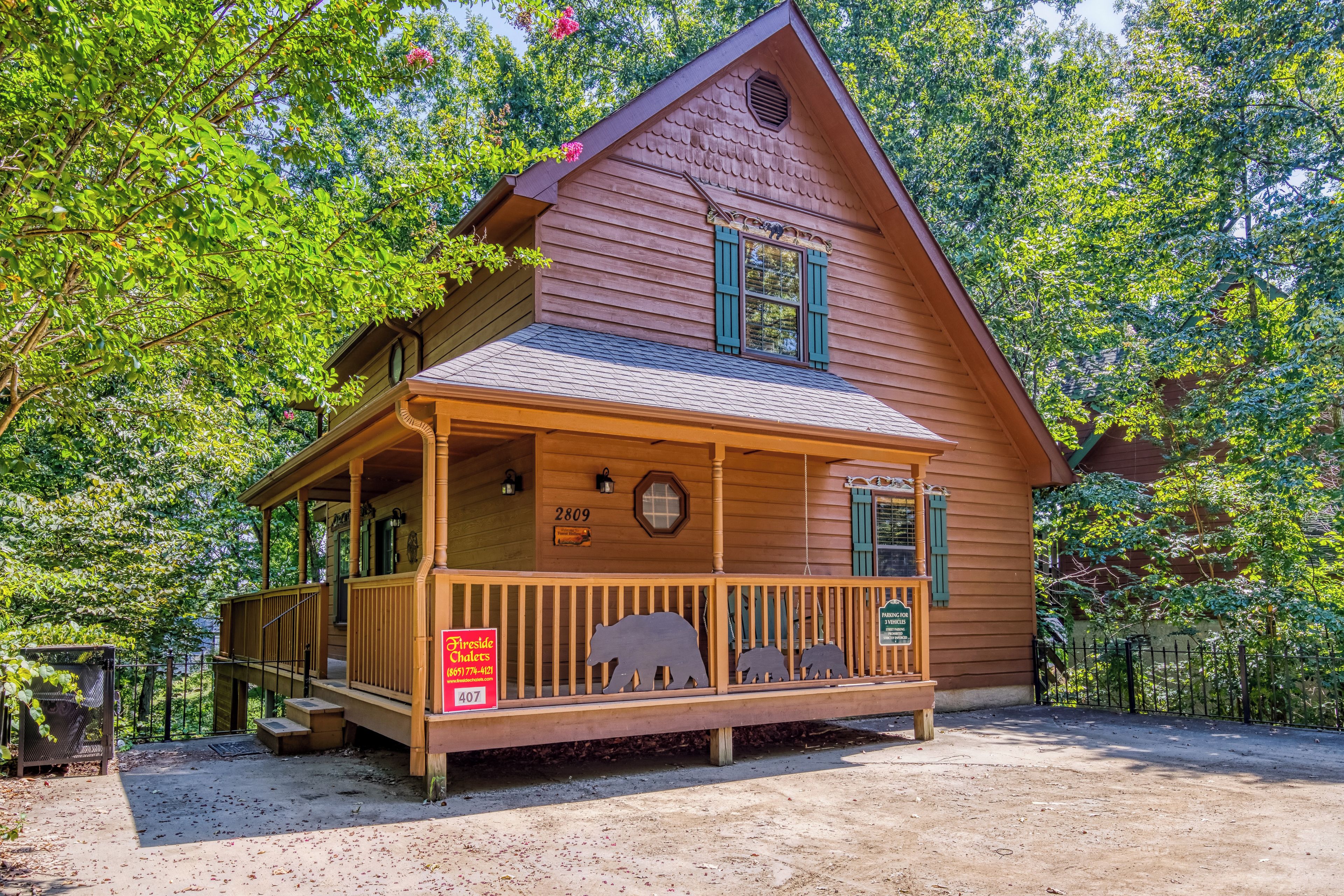 Pigeon Forge Cabin "Forest Hollow" - Cabin and parking area