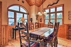 Dining - Large Bay Lake Lakefront Cabin w/Game Room & Water-View Deck, Dock and more… (Deerwood)
