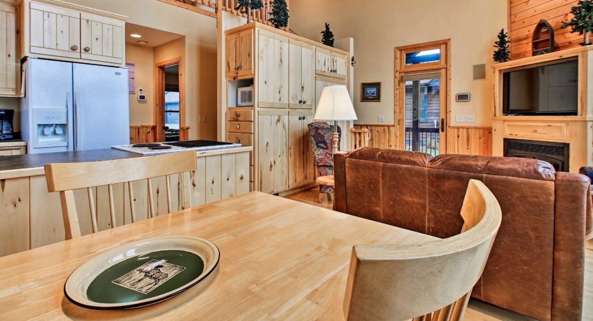 Bay Lake Cabin w/200ft of Lakefront Shoreline, awesome deck & private dock! 