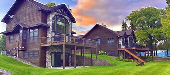 Bay Lake Cabin w/200ft of Lakefront, fun deck, private dock + woodfire sauna! 