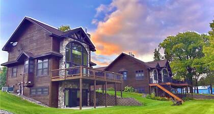 Bay Lake Cabin w/200ft of Lakefront, fun deck, private dock + woodfire sauna!