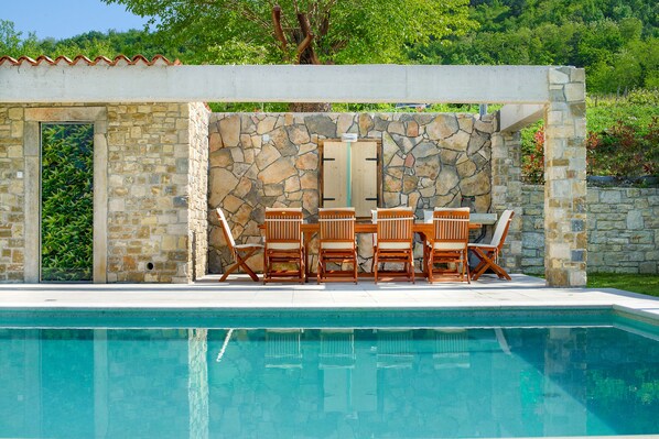 Outdoor pool, a heated pool