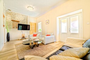 TV, fireplace, DVD player, table tennis