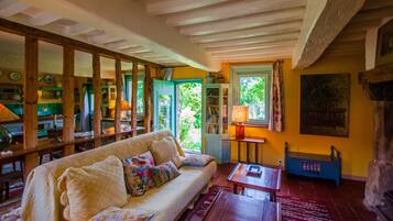 Télévision, cheminée