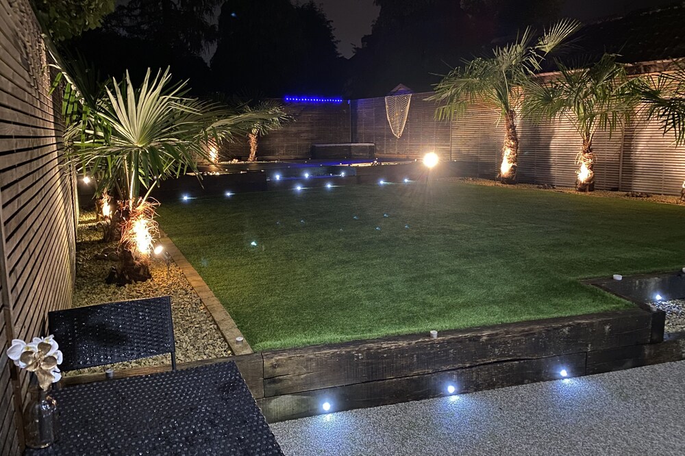 Beautiful - Stunning - 6 -bed Showhome Northampton
