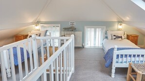 Cottage | 3 bedrooms, premium bedding, WiFi (free), bed sheets - Tenby Cottage (Whitby)