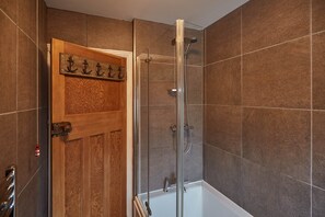 Ferienhaus | Dusche im Bad