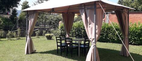 屋外ダイニングエリア