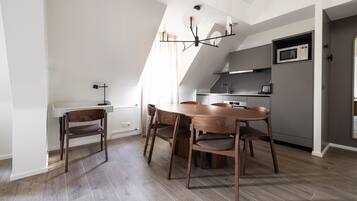 Superior Duplex, 3 Bedrooms, Non Smoking, 2 Bathrooms | In-room dining
