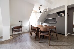 Superior Duplex, 3 Bedrooms, Non Smoking, 2 Bathrooms | In-room dining