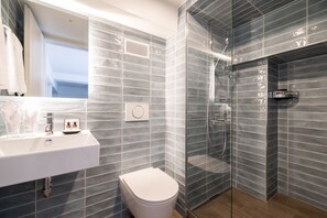 Superior Duplex, 2 Bedrooms, Non Smoking, 2 Bathrooms | Bathroom | Shower, hair dryer, towels, toilet paper