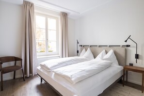 Superior Apartment, 2 Bedrooms, Non Smoking, Kitchen | In-room safe, laptop workspace, soundproofing, iron/ironing board