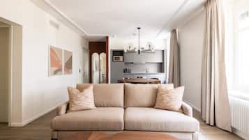 Superior Apartment, 1 Bedroom, Non Smoking, Kitchen | Living area | 43-inch LED TV with cable channels, TV