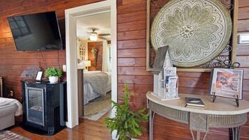 2 slaapkamers, een strijkplank/strijkijzer, gratis wifi, beddengoed