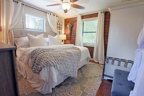 2 chambres, fer et planche à repasser, Wi-Fi gratuit, draps fournis