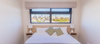 Stylish, modern king hotel room in Brisbane