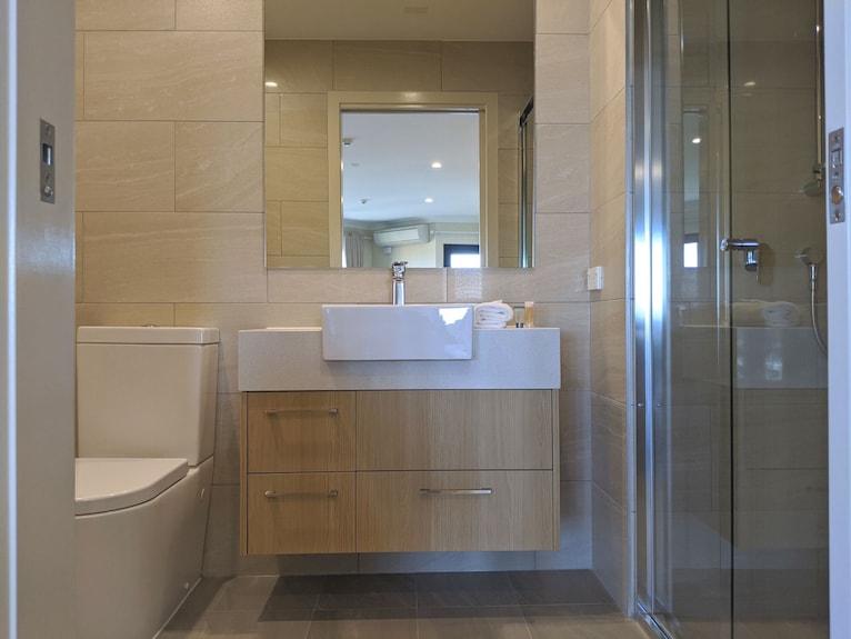 Stylish, Modern King Hotel Room In Brisbane - Balmoral