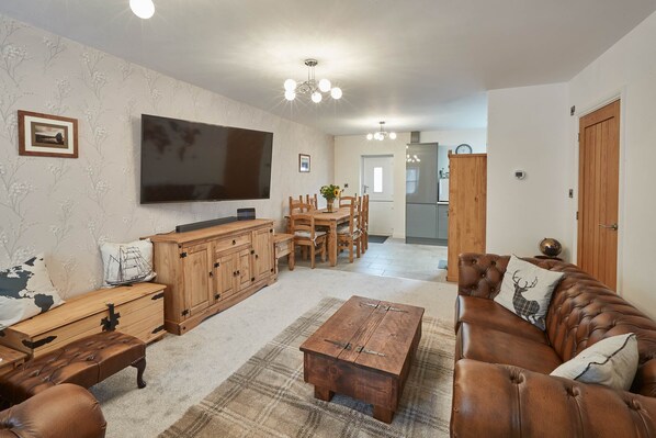 House, 3 Bedrooms | Living area | Flat-screen TV