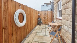 Unclassified image, 2 of 8, button - No. 5 Hoggarths Yard (Whitby)