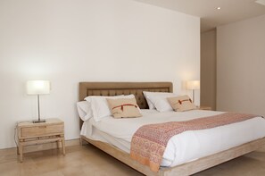3 bedrooms, in-room safe, free WiFi, bed sheets