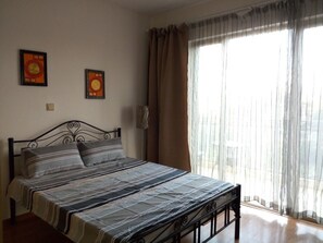 1 habitación, tabla de planchar con plancha, wifi y ropa de cama 
