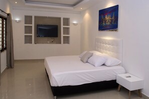 11 bedrooms, in-room safe, free WiFi, bed sheets