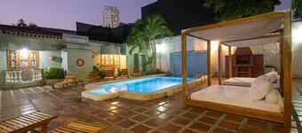 Beautiful 11 Bedroom Mansion Near the Old City