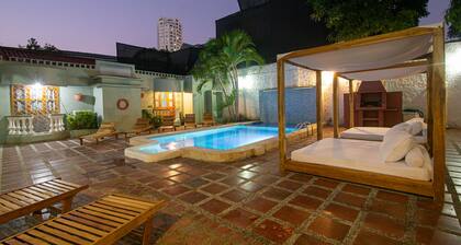 Beautiful 11 Bedroom Mansion Near the Old City