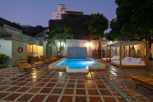 Beautiful 11 Bedroom Mansion Near the Old City