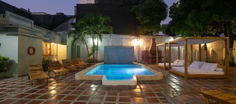 Beautiful 11 Bedroom Mansion Near the Old City