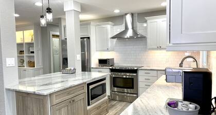 Gorgeous Mountain View, 6 Private acres, Close to Downtown!