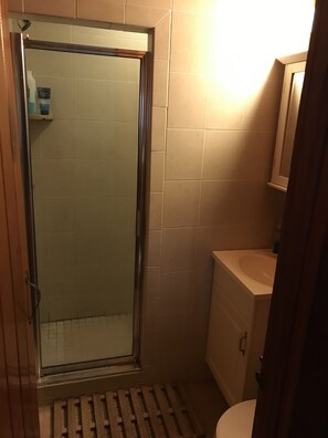 Cottage, 2 Bedrooms | Bathroom | Shampoo - The Pirates' 2 Bedroom Cottage by RedAwning (Kitty Hawk)