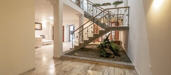 Beautiful 6 Bedroom Mansion in Bocagrande