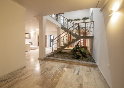 Beautiful 6 Bedroom Mansion in Bocagrande