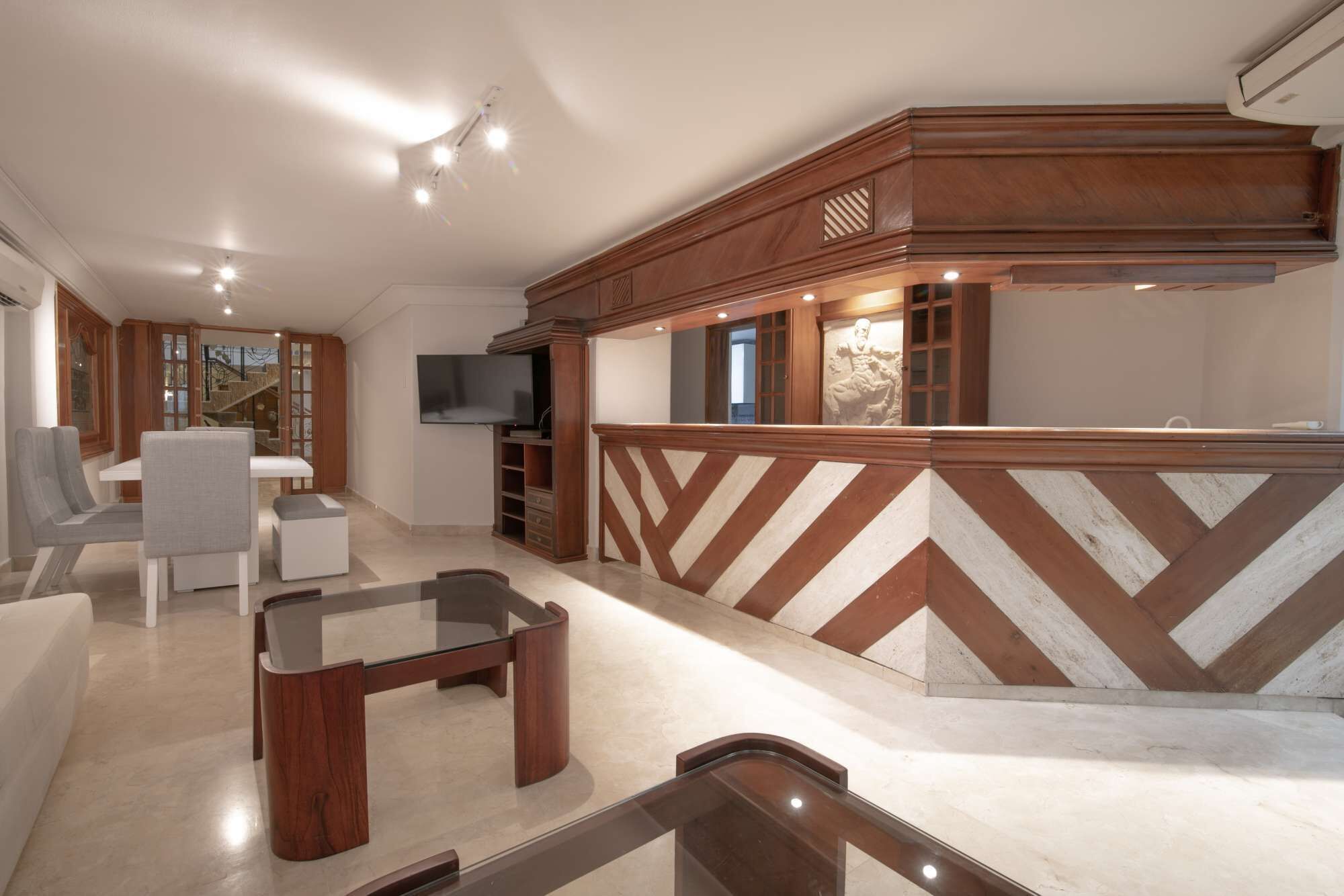 Beautiful 6 Bedroom Mansion in Bocagrande