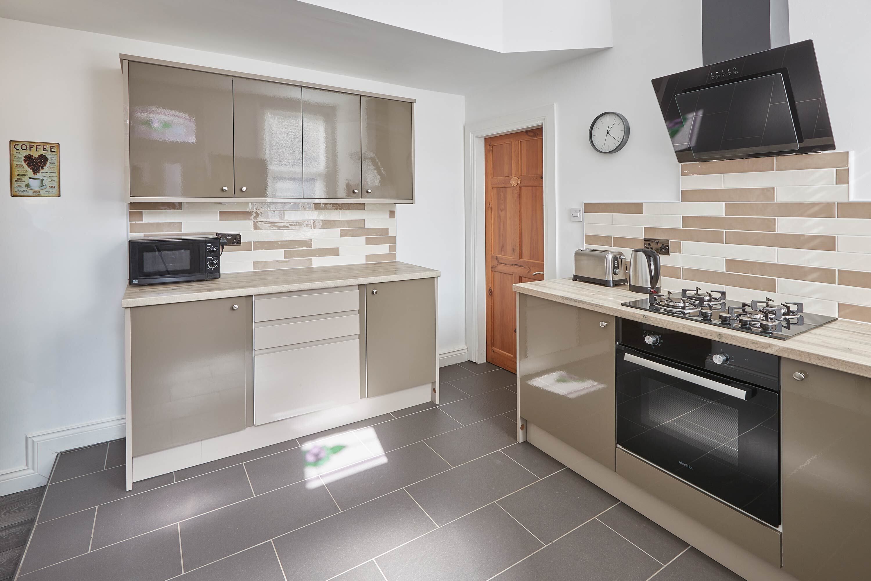 Appartement | Privékeuken | Een mini-koelkast, een magnetron, een oven, een kookplaat