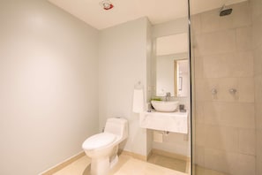 Ensemble douche/baignoire, serviettes fournies