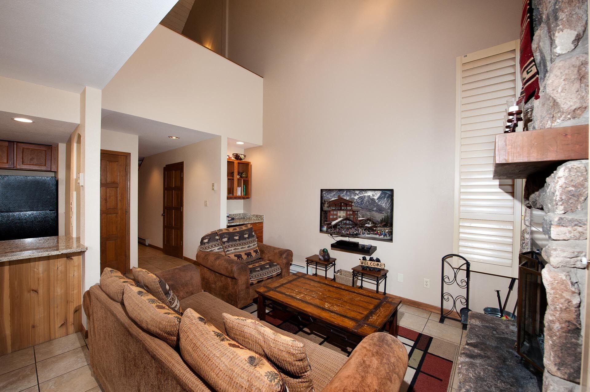 Cascade Village Condo w/Mountain Views - Heated Pool - Free Ski Shuttle