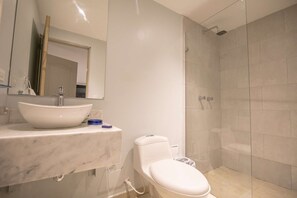 Ensemble douche/baignoire, serviettes fournies