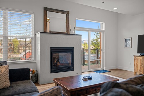 Walk to Main St, Family-Friendly, Private Balcony, Ski, Garage - Frisco