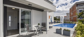 Mare Studio Bungalow with a Pool, 100 m from the Beach