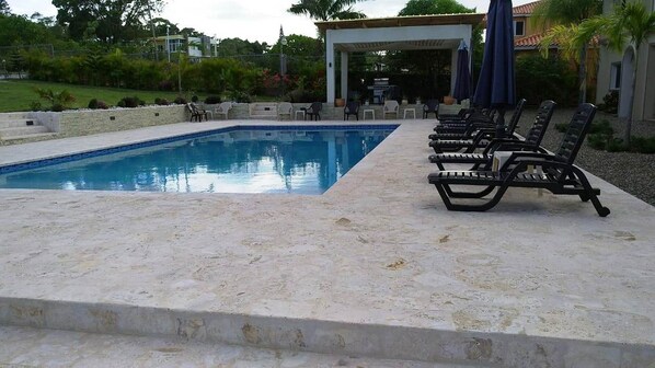 Pool - When the rental is cheaper than the heating bill: come spend the winter with us! (Sosúa)