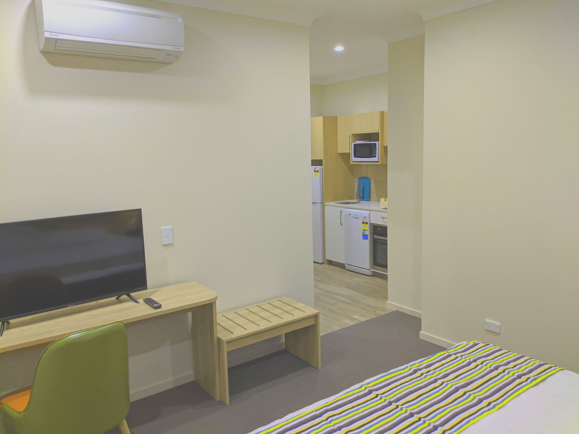Desk, iron/ironing board, free WiFi, bed sheets