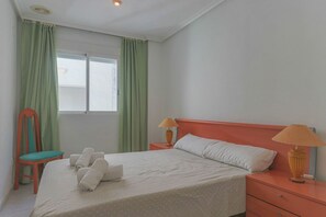 2 chambres, fer et planche à repasser, accès au Wi-Fi (inclus)