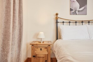 Cottage | 1 bedroom, premium bedding, free WiFi, bed sheets - Groveside Cottage (Saltburn-by-the-Sea)