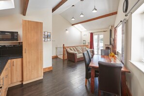 Cottage | Dining room