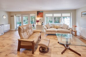 Cottage | Living area