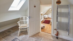 Cottage | Bathroom | Combined shower/bathtub, towels, toilet paper - Hill Top Cottage (Northallerton)