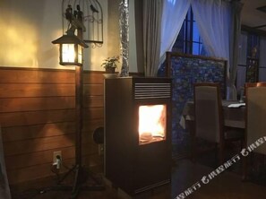 Interior - Pondtail (Nikko)