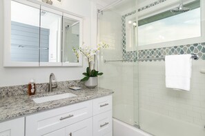 Towels - Immaculately Renovated 6BR Home w Sound Views (Wrightsville Beach)